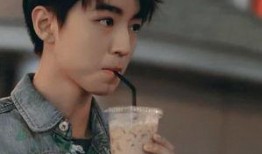 王俊凯奶茶爆料视频,揭秘明星日常生活中的甜蜜瞬间